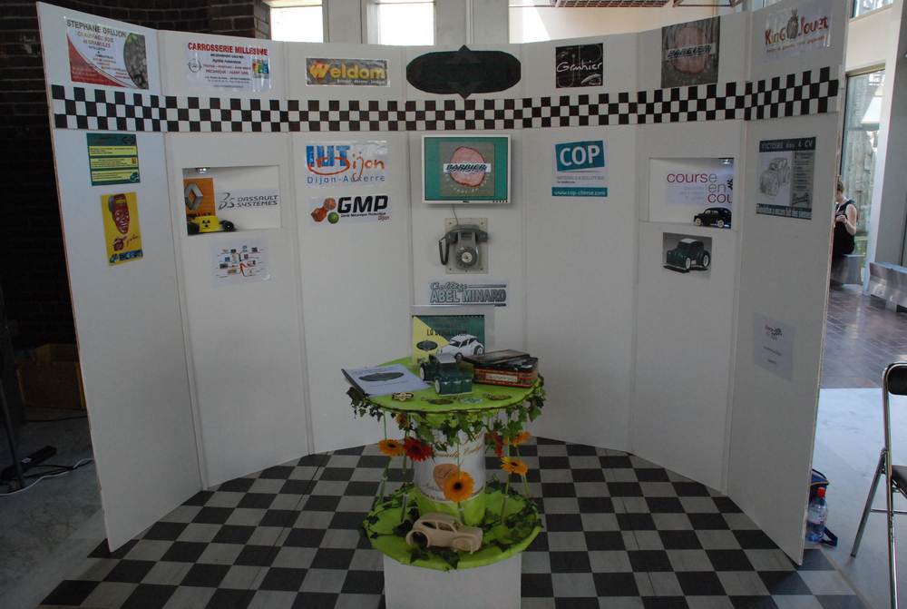 Le stand avec vidéo en démo
